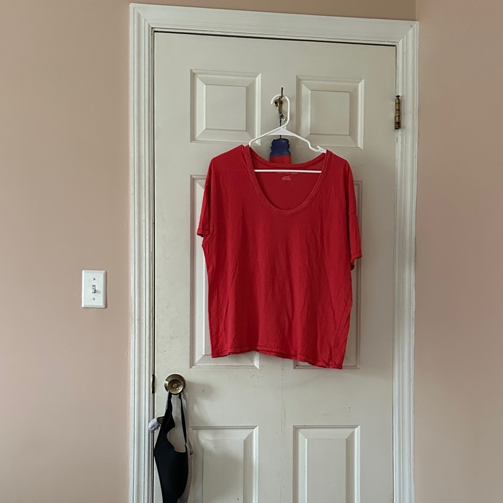 American Eagle Outfitters Red Scoop Neck Short Sleeve Tee